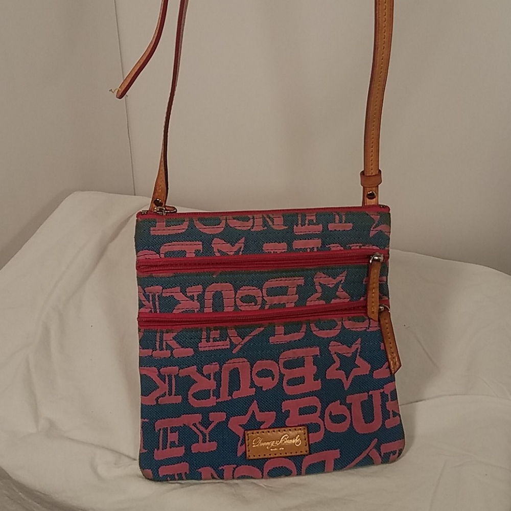 Dooney&Bourke branded design crossbody bag